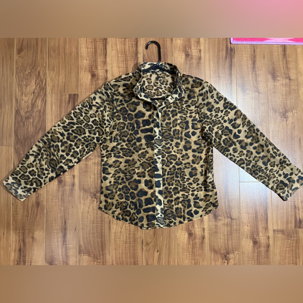 💜2/20$*NWOT* Sheer Button-Up Cheetah Print Top